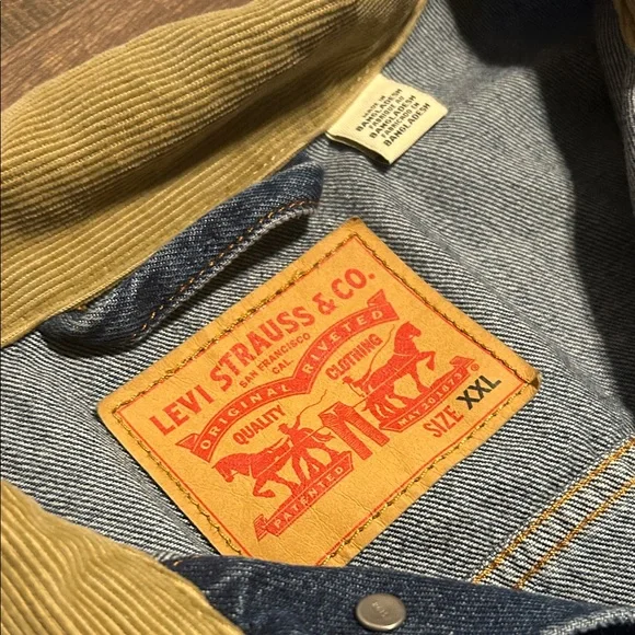 Levi's Men's Blue Denim Jacket with Tan corduroy Collar - Picture 2 of 2